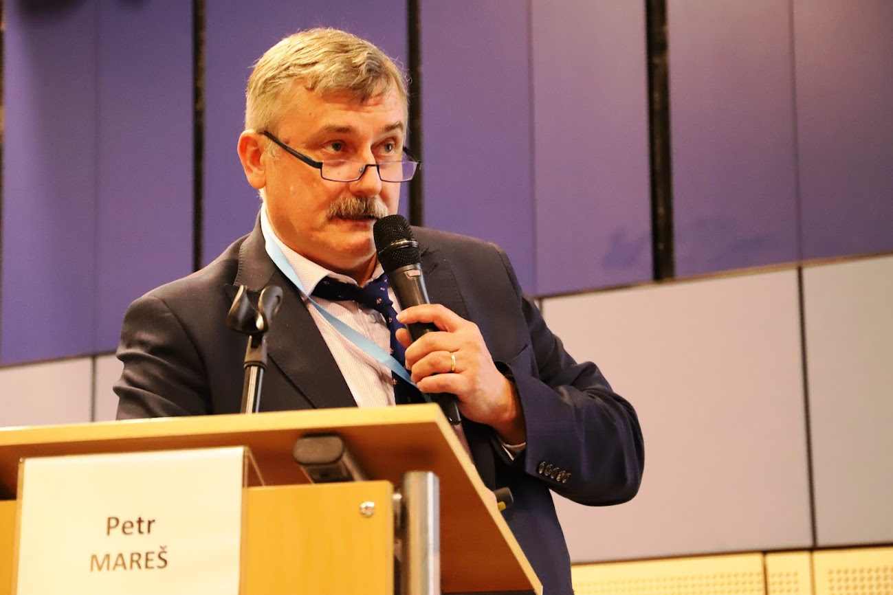 ZEVO prináša reálne výsledky. Na rozdiel od MBÚ, tvrdí český energetik